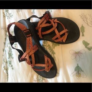 Women’s Chacos Sz 7 (barely worn)